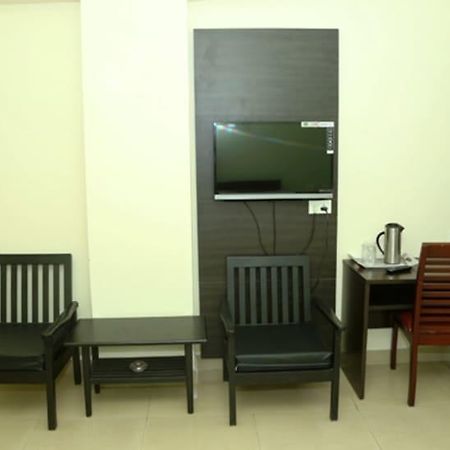Отель Sri Srinivasa Residency Kadapa Экстерьер фото
