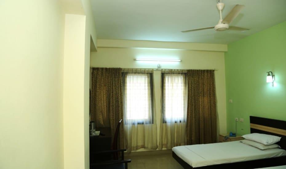 Отель Sri Srinivasa Residency Kadapa Экстерьер фото