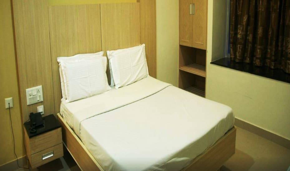 Отель Sri Srinivasa Residency Kadapa Экстерьер фото